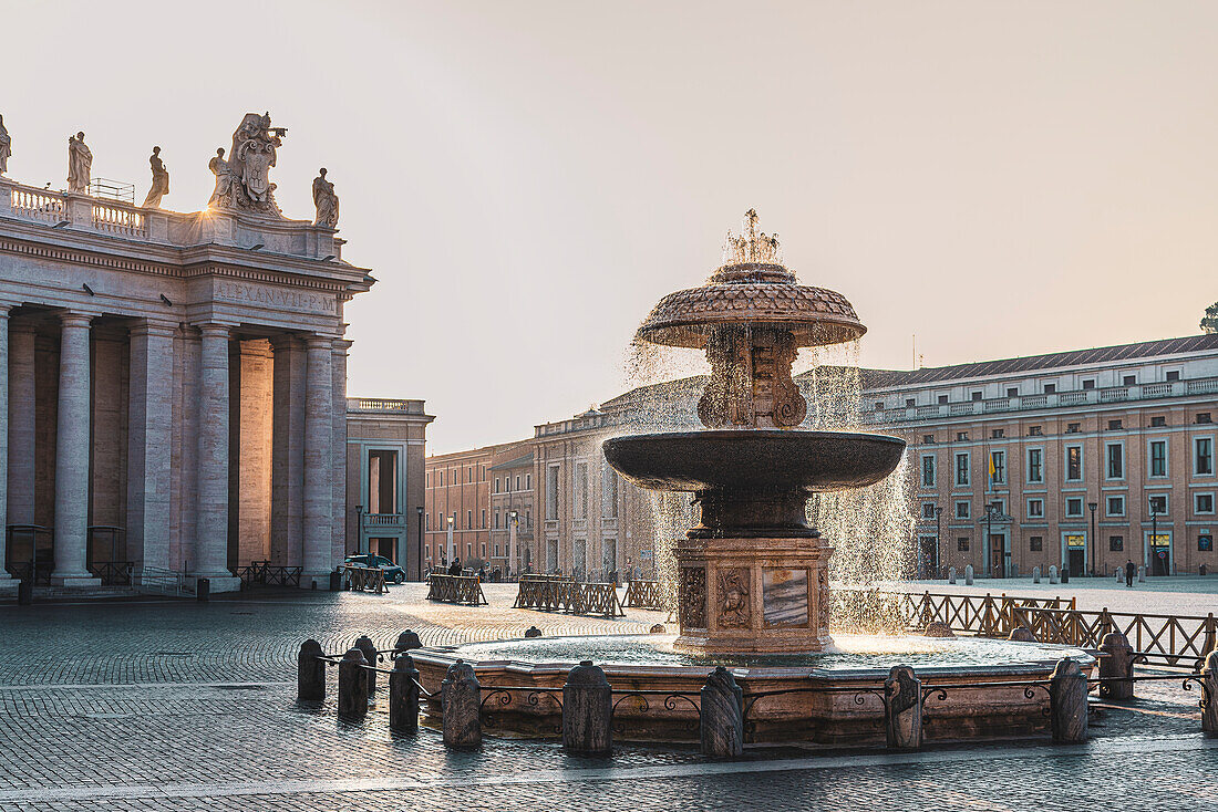 Fontana del Bernini, Vierströmebrunnen am Petersdom, Rom, Latium, Italien, Europa