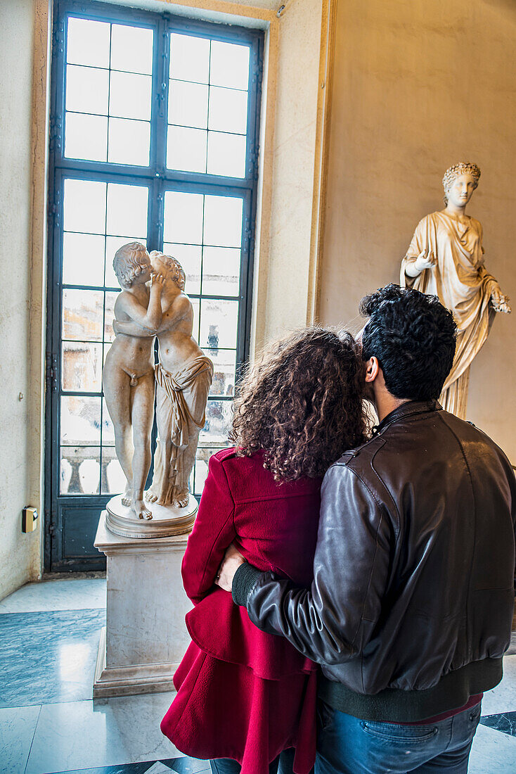 Loving couple in front of statue of Cupid and Psyche in Capitoline Museum, Palazzo dei Conservatori, Rome, Lazio, Italy, Europe