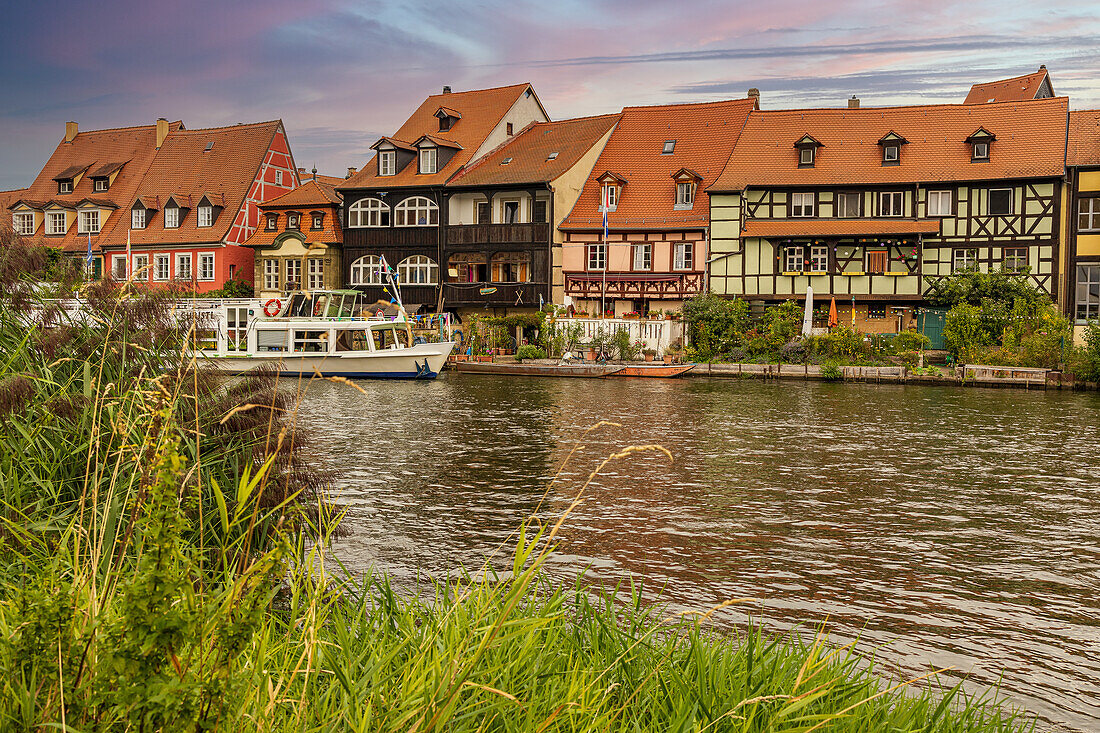 Klein Venedig mit Ausllugsdampfer in Bamberg, Oberfranken, Franken, Bayern, Deutschland, Europa