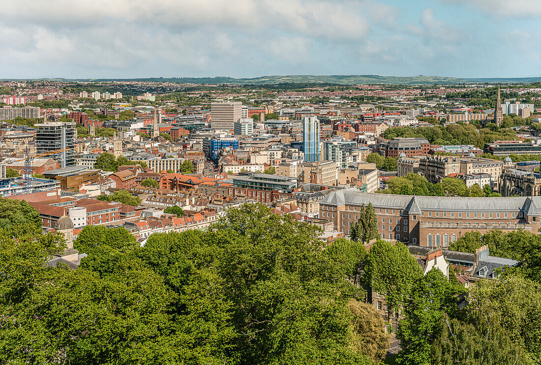 Aussicht über die Innenstadt von Bristol vom Cabot Tower aus gesehen, Somerset, England, UK