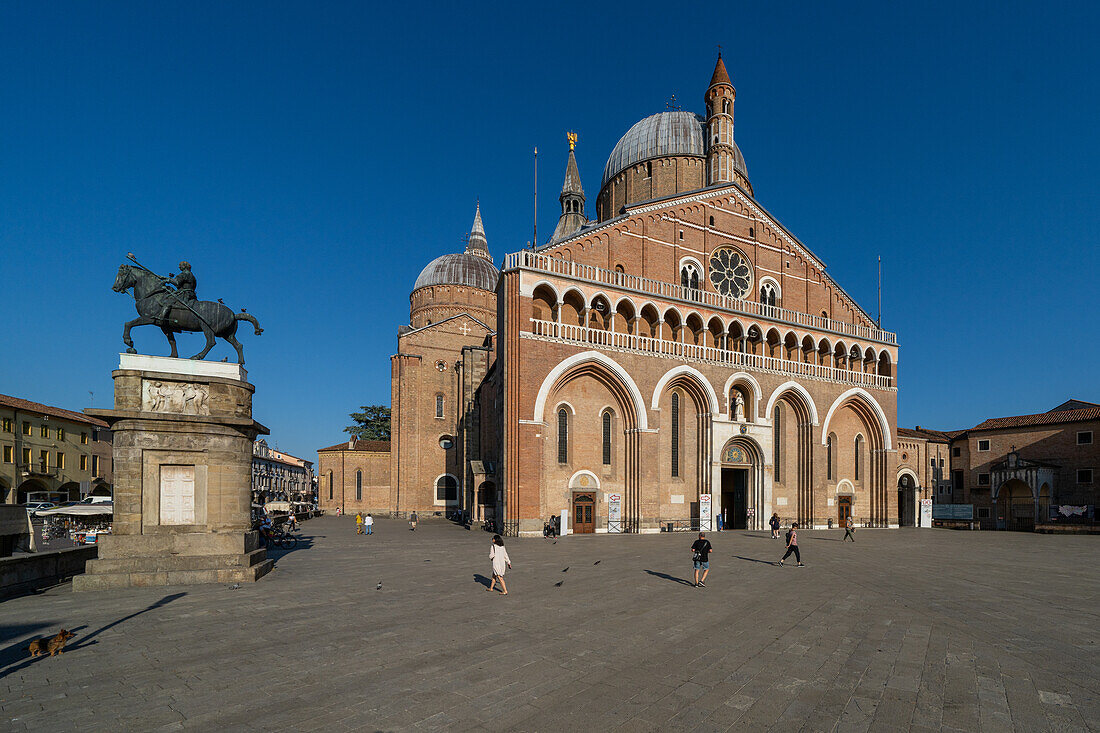 Blick auf die Basilika des Heiligen Antonius in Padua, Italien