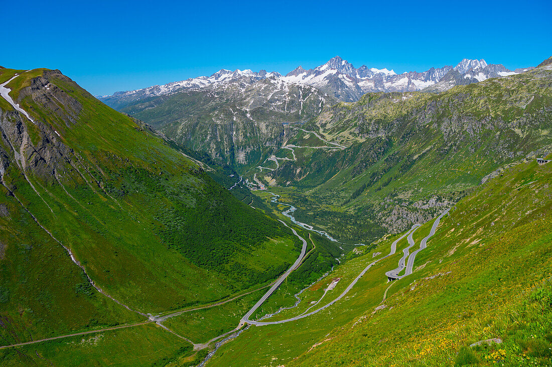 Blick vom Furkapass zum Grimselpass mit Berner Alpen, Kanton Uri/Wallis, Schweiz
