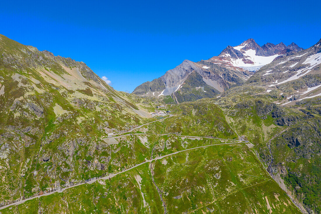 Luftaufnahme der Sustenpassstraße mit Fleckistock (3417 m), Urner Alpen, Kanton Bern/Uri, Schweiz
