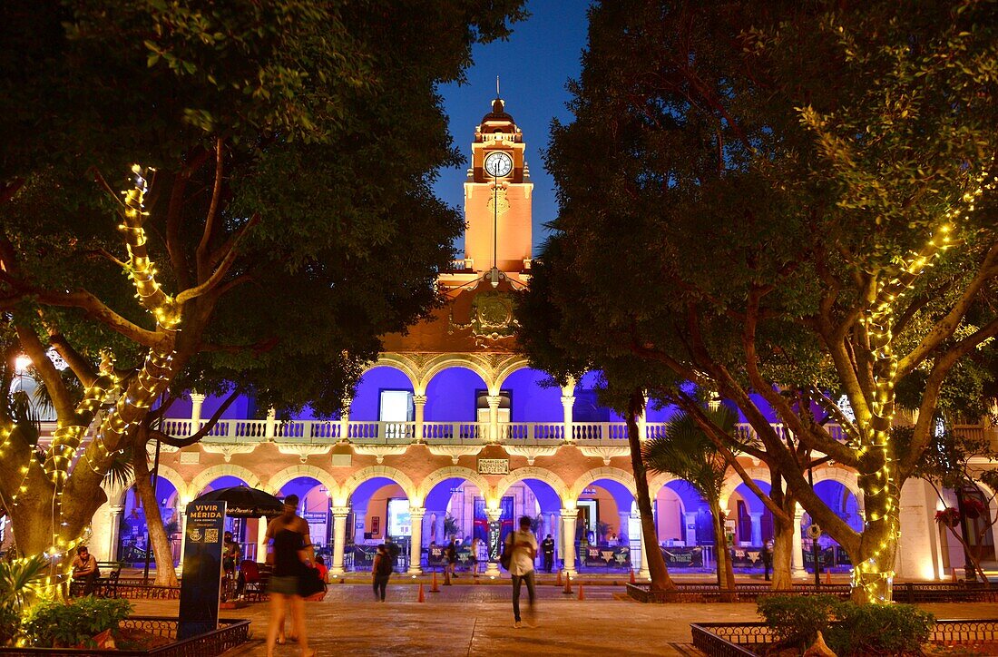 Nachtleben am Zocalo von Mérida, Yucatan, Mexiko