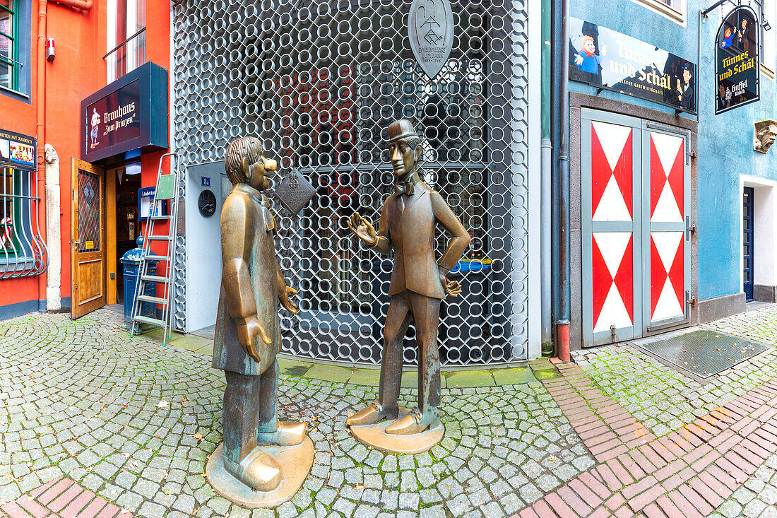 Monument to Tünnes and Schäl, two legendary characters from the Hänneschen puppet theater in Cologne, North Rhine-Westphalia, Germany