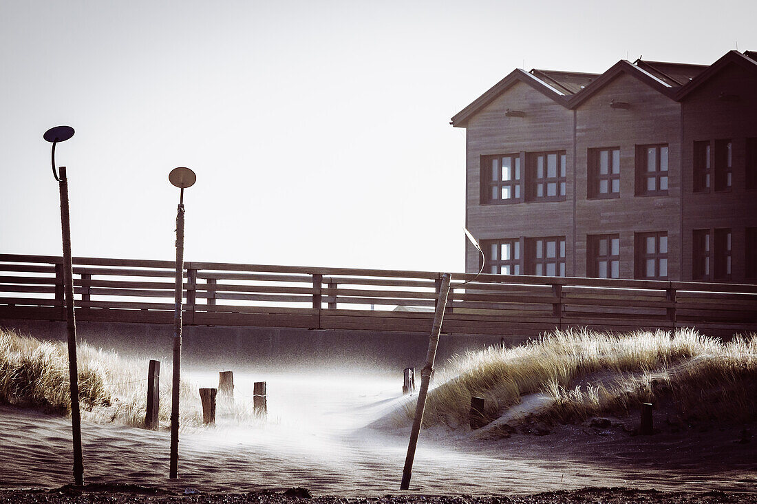 Sandstorm on the beach in Heiligenhafen, pier, wooden shack, Baltic Sea, Ostholstein, Schleswig-Holstein, Germany
