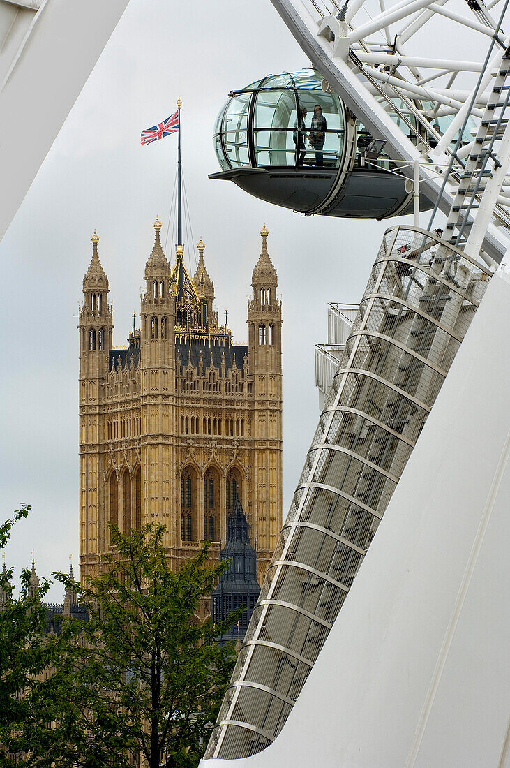 Das Millenium Wheel und Houses of Parliament, London, England