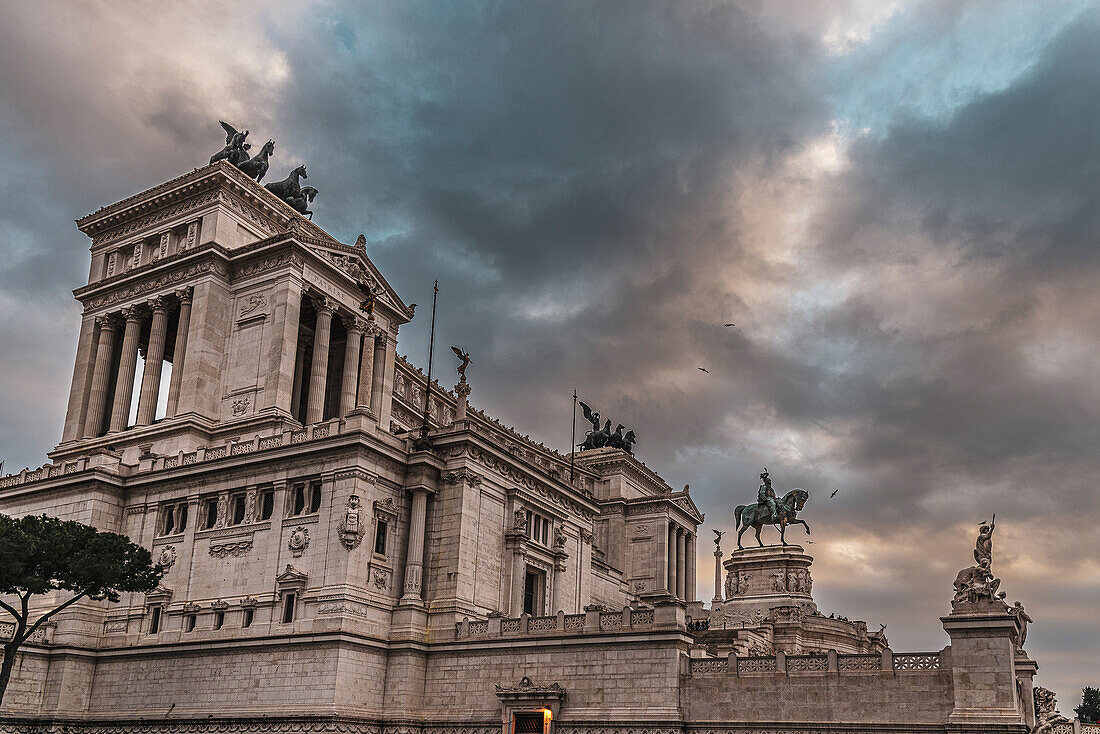 Equestrian statue of Victor Emmanuel II at the Monumento a Vittorio Emanuele II, Rome, Lazio, Italy, Europe