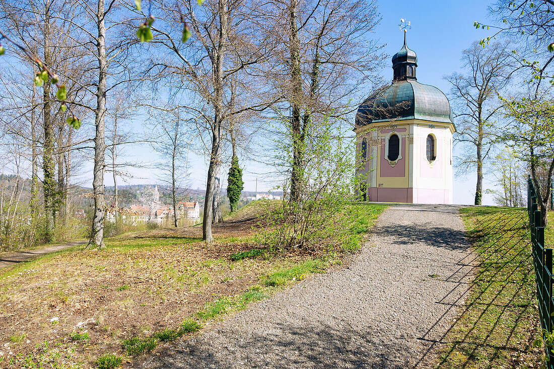 Sigmaringen, Aussichtspunkt Kapelle St. Josef mit Blick auf Hohenzollernschloss Sigmaringen, Schwäbische Alb in Baden-Württemberg, Deutschland