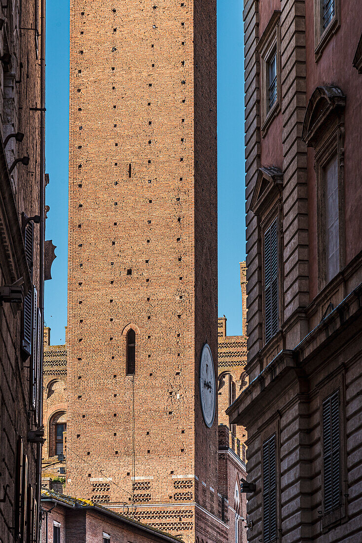 View through alley to Torre del Mangia tower, Palazzo Pubblico town hall, Siena, Tuscany, Italy, Europe