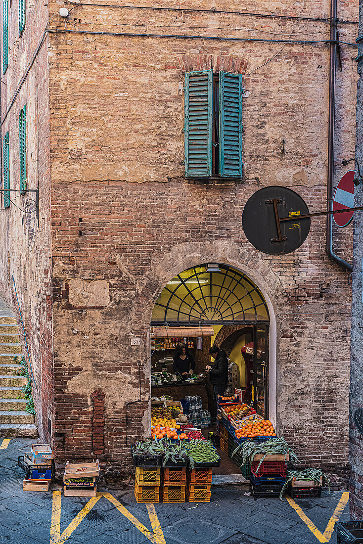 Greengrocers in the old town, Siena, Tuscany, Italy, Europe