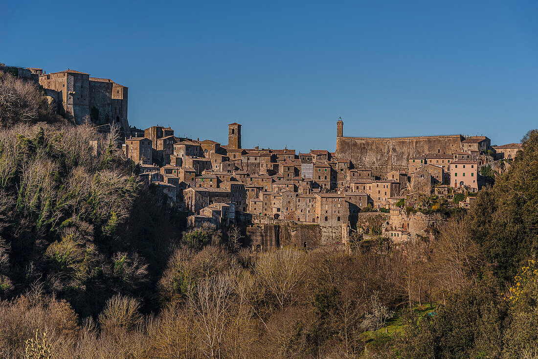 The village of Sorano is situated on a hillside, Province of Grosseto, Tuscany, Italy, Europe