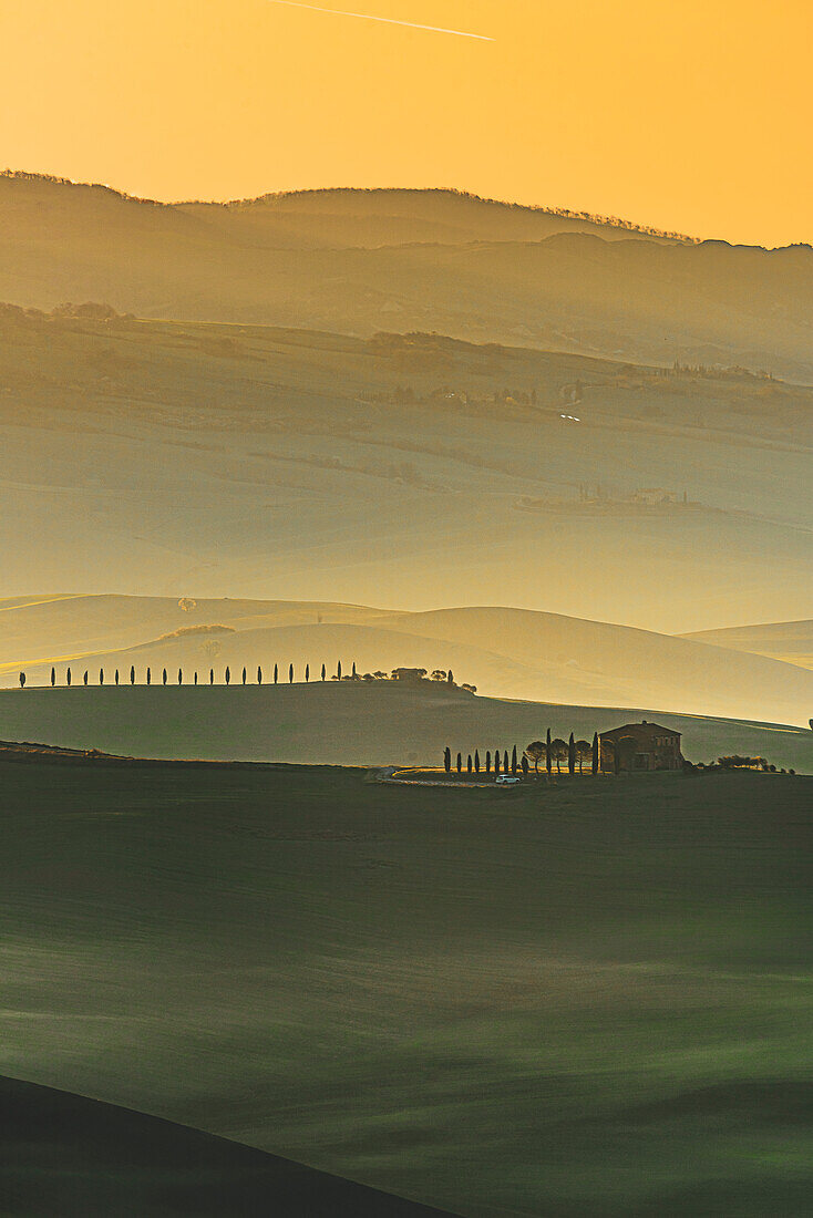 Farmhouse at sunrise near San Quirico d'Orcia, Province of Siena, Tuscany, Italy, Europe