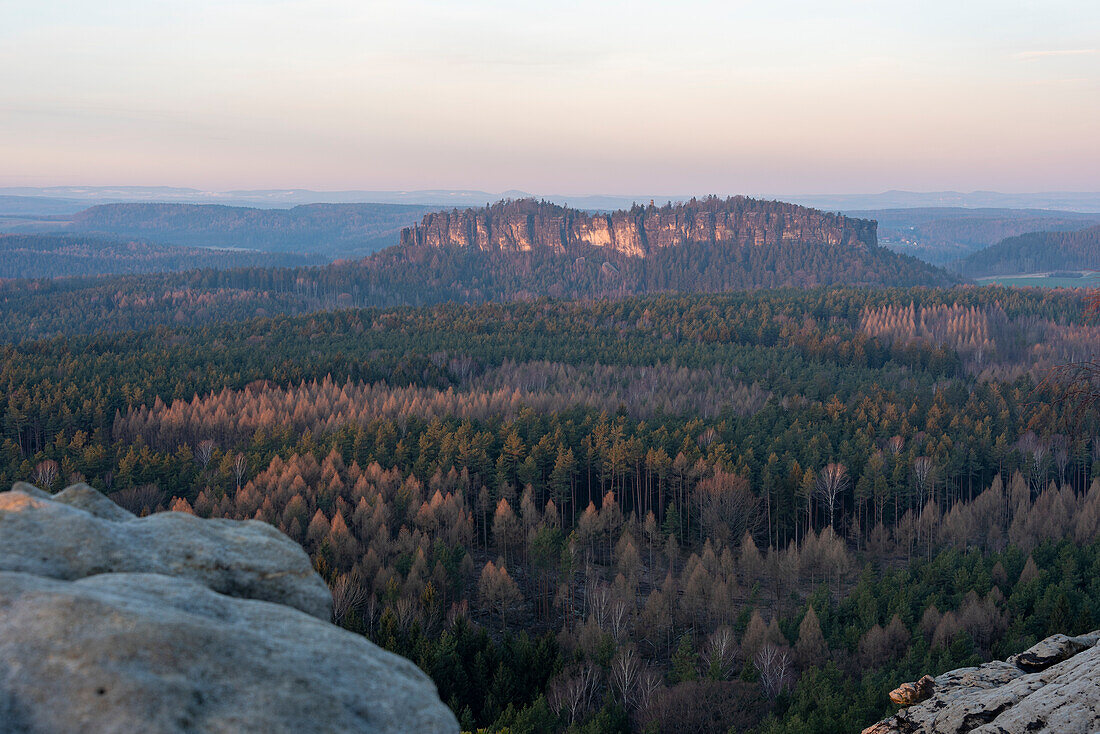 Table mountain Pfaffenstein, view from Gohrisch, Elbe Sandstone Mountains, Gohrisch, Saxony, Germany