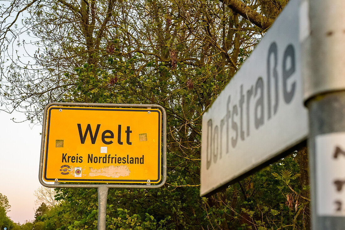Town sign from the village of Welt, Eiderstedt peninsula, North Friesland, North Sea coast, Schleswig Holstein, Germany, Europe