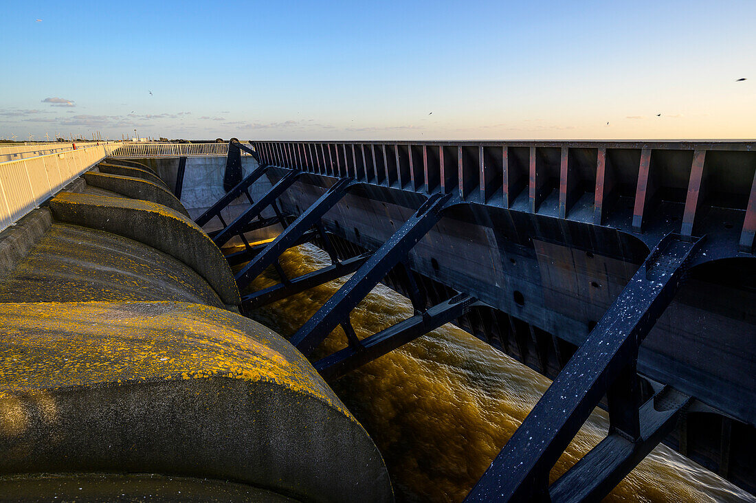 Geöffnetes Speerwerk, Eider Speerwerk, Tönning, Halbinsel Eiderstedt, Nordfriesland, Nordseeküste, Schleswig Holstein, Deutschland, Europa