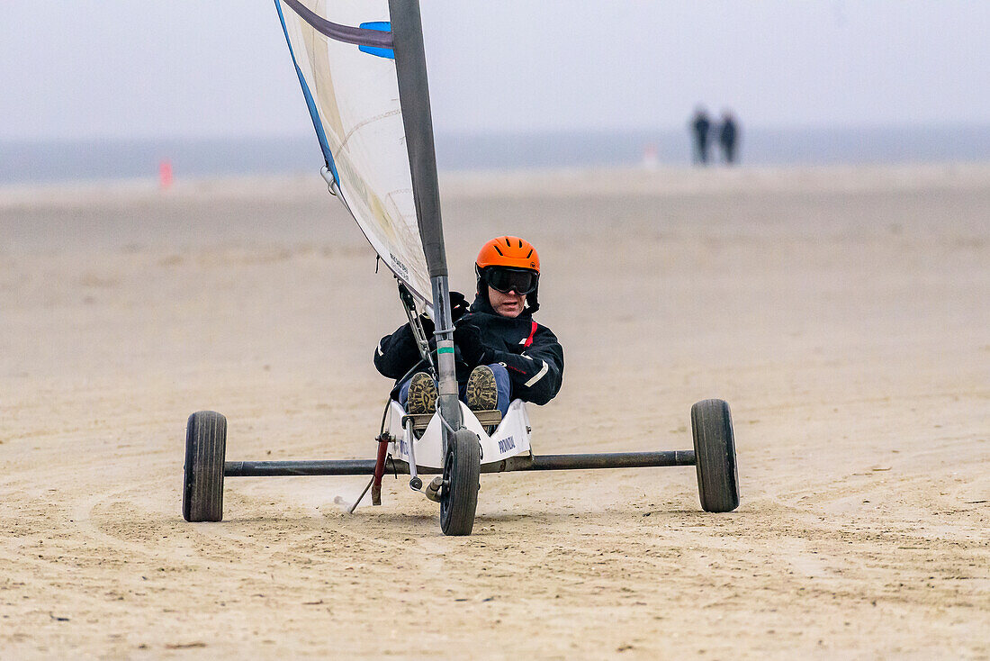 Strandsegler auf dem Strand von St. Peter Ording, Nordfriesland, Nordseeküste, Schleswig Holstein, Deutschland, Europa