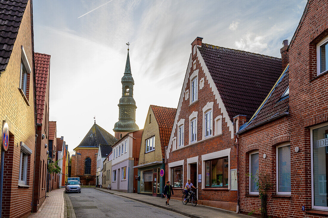 Alleyways of Toenning, Toenning, Eiderstedt Peninsula, North Friesland, North Sea Coast, Schleswig Holstein, Germany, Europe
