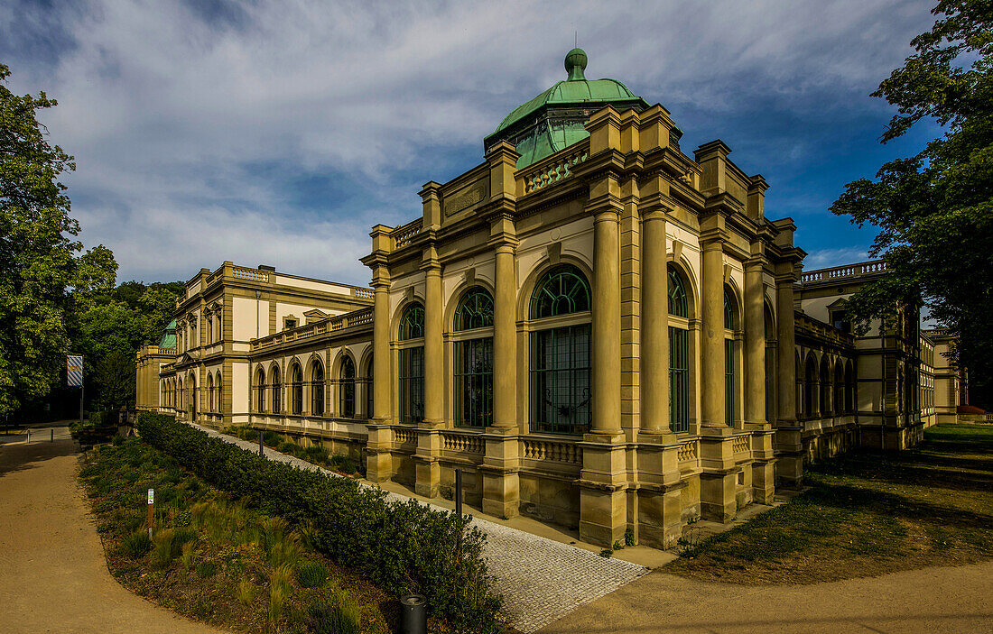 Luitpoldbad (Südwestansicht) in Bad Kissingen im Morgenlicht, Bayern, Deutschland