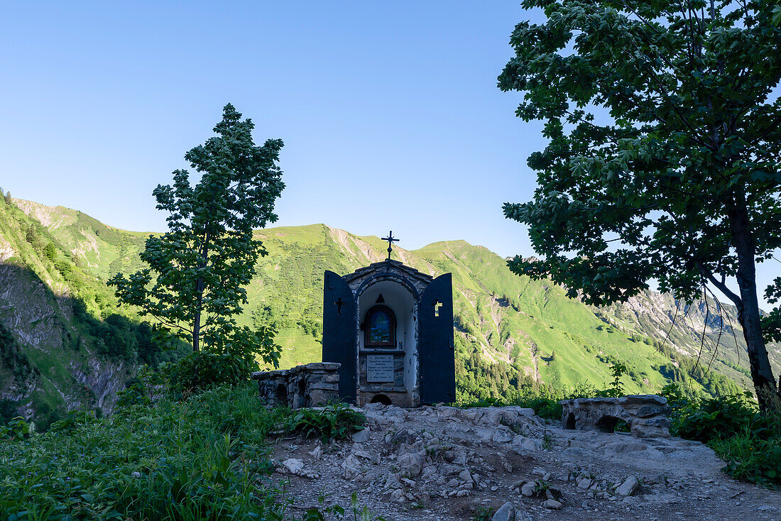 Chapel on the Knie, pilgrimage chapel on the E5 long-distance hiking trail, ascent to the Kemptner Hütte, crossing the Alps, Oberstdorf, Bavaria, Germany