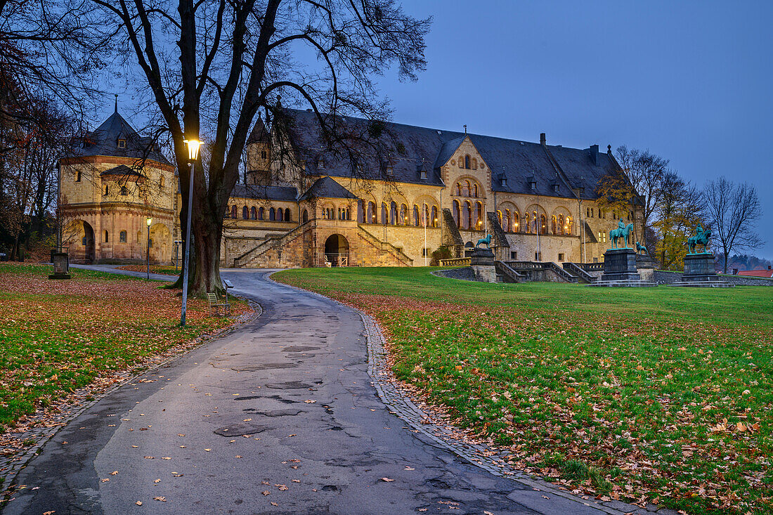 Beleuchetete Kaiserpfalz Goslar, Goslar, UNESCO Weltkulturerbe Goslar, Harz, Nationalpark Harz, Sachsen-Anhalt, Deutschland