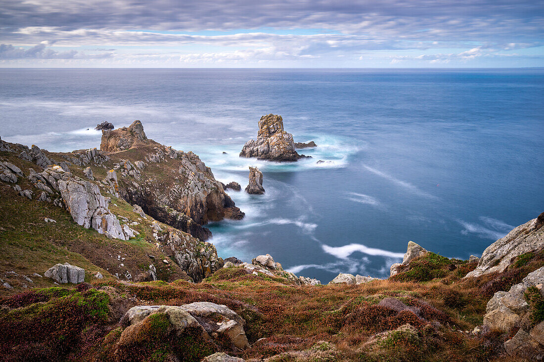 Im September an der Bretonischen Küste, Cornouaille, Bretagne, Frankreich, Europa