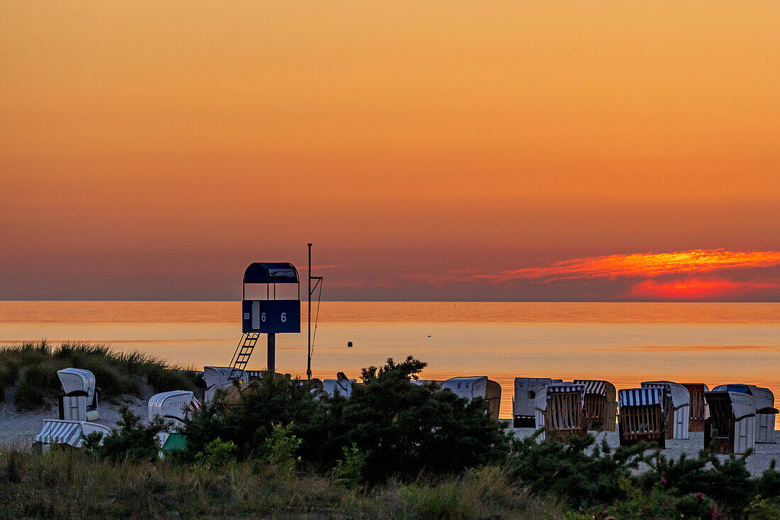 Abendstimmung zum Sonnenuntergang in Heiligenhafen, Ostsee, Ostholstein, Schleswig-Holstein, Deutschland