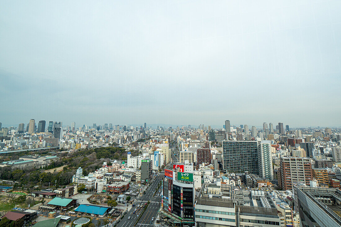 Skyline der Millionenstadt Osaka, Japan, Asien