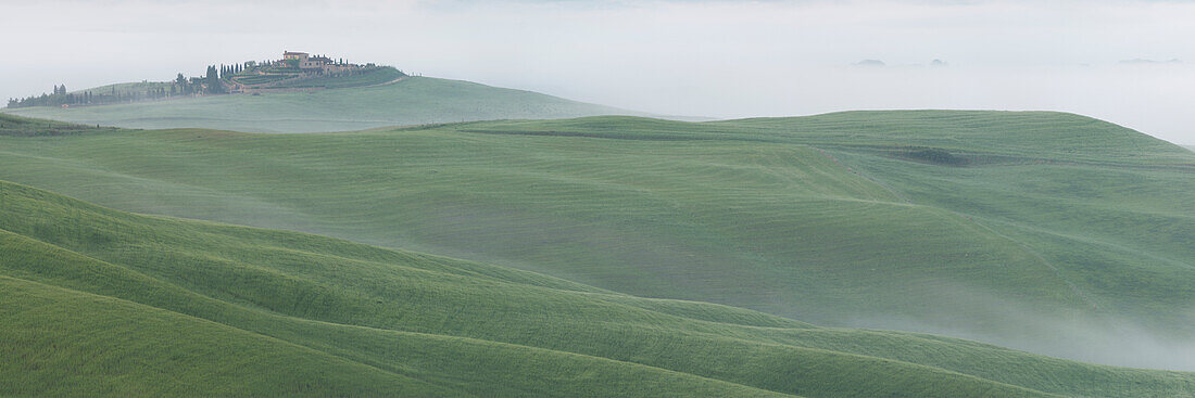 Landschaft bei Sonnenaufgang um Volterra, Provinz Pisa, Toskana, Italien, Europa