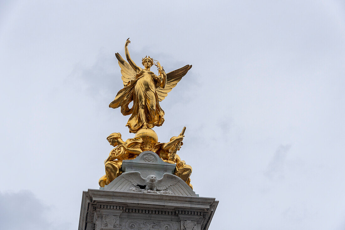 Victoria Memorial at Buckingham Palace, Goddess of Victory, The Mall, London, UK