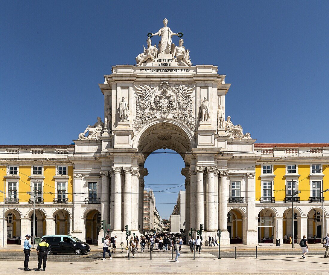 Der Praça do Comércio (Handelsplatz) ist ein großer, dem Hafen zugewandter Platz in Portugals Hauptstadt Lissabon