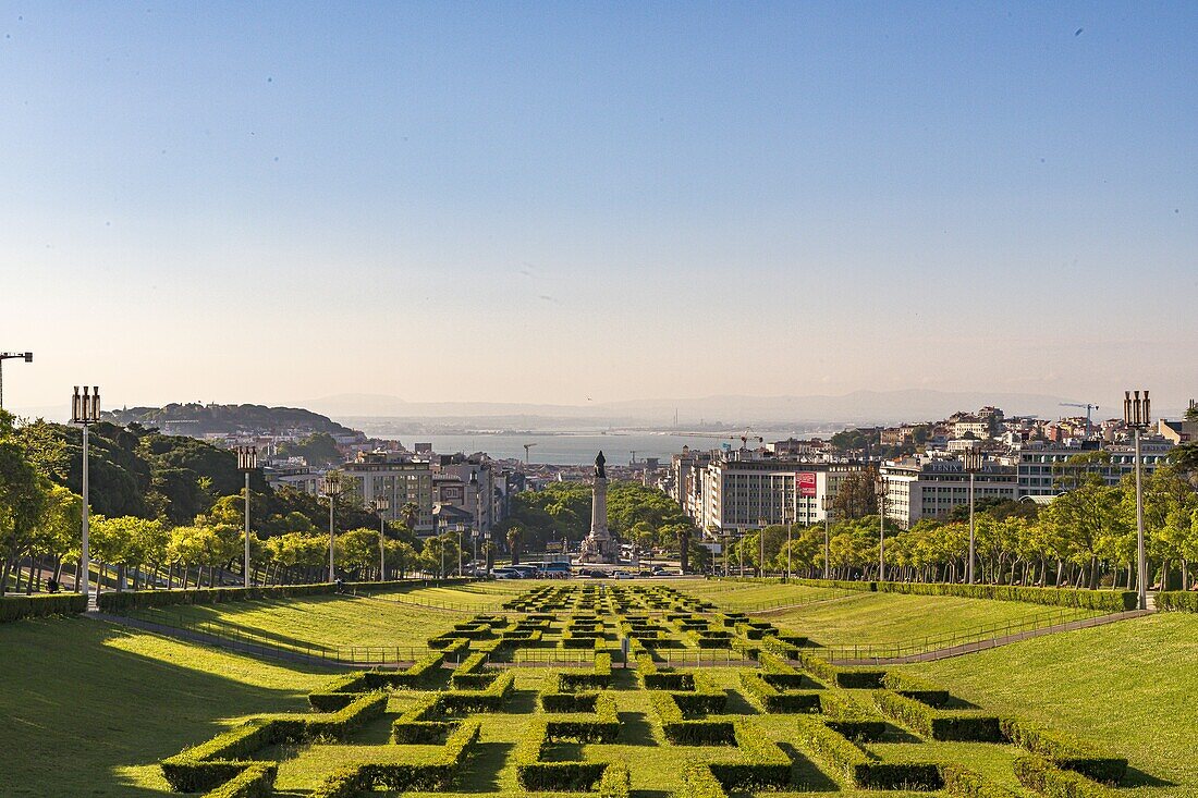 Panoramablick in Richtung Lissabon vom Edward VII Park an der Spitze der Avenida da Liberdade