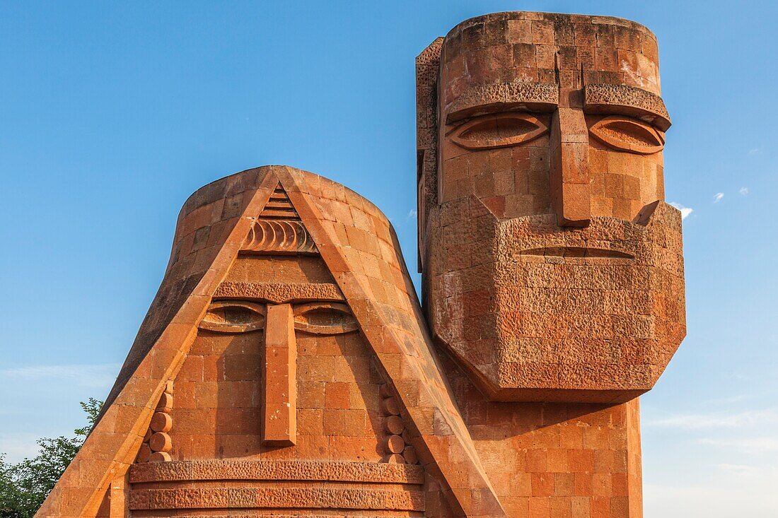 Republik Berg-Karabach, Stepanakert, Papik-Titik, wir sind die Berge, Denkmal.