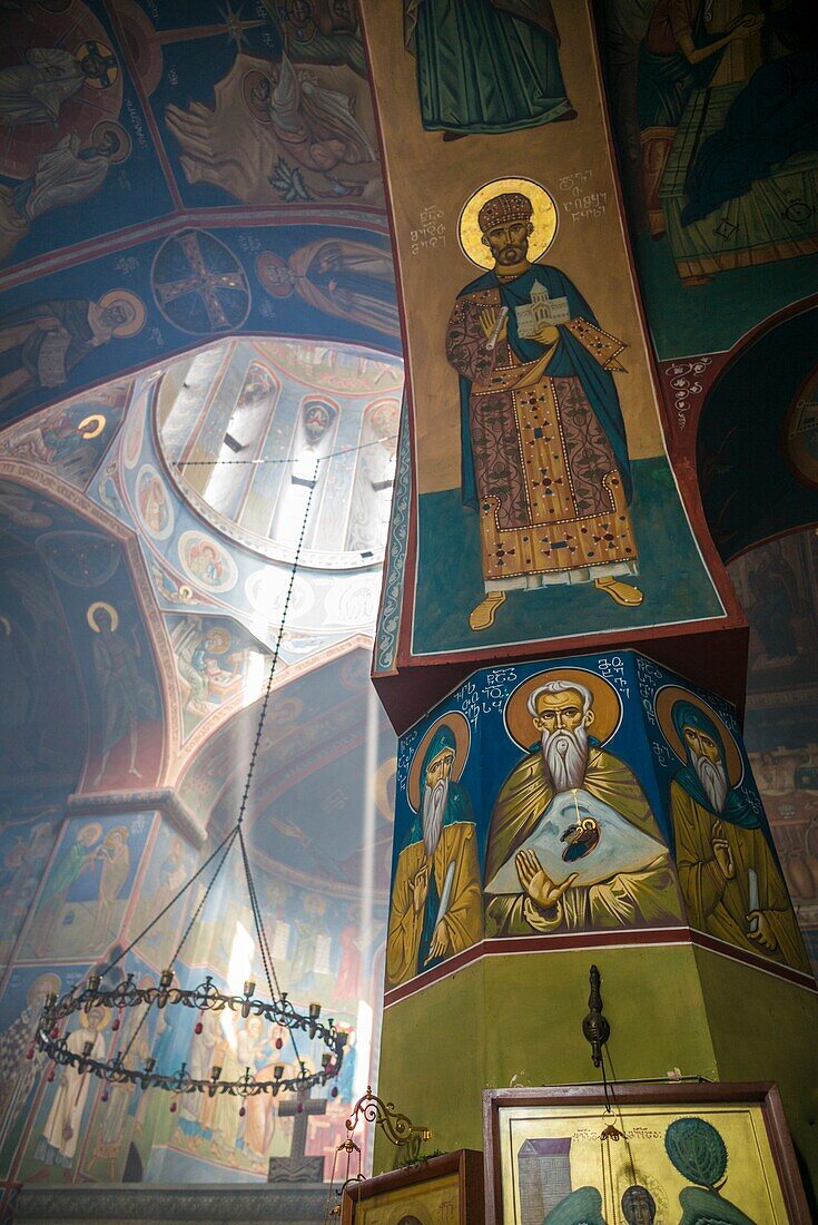 Georgien, Tiflis, Altstadt, St. Georgia-Basilika, Innenraum.