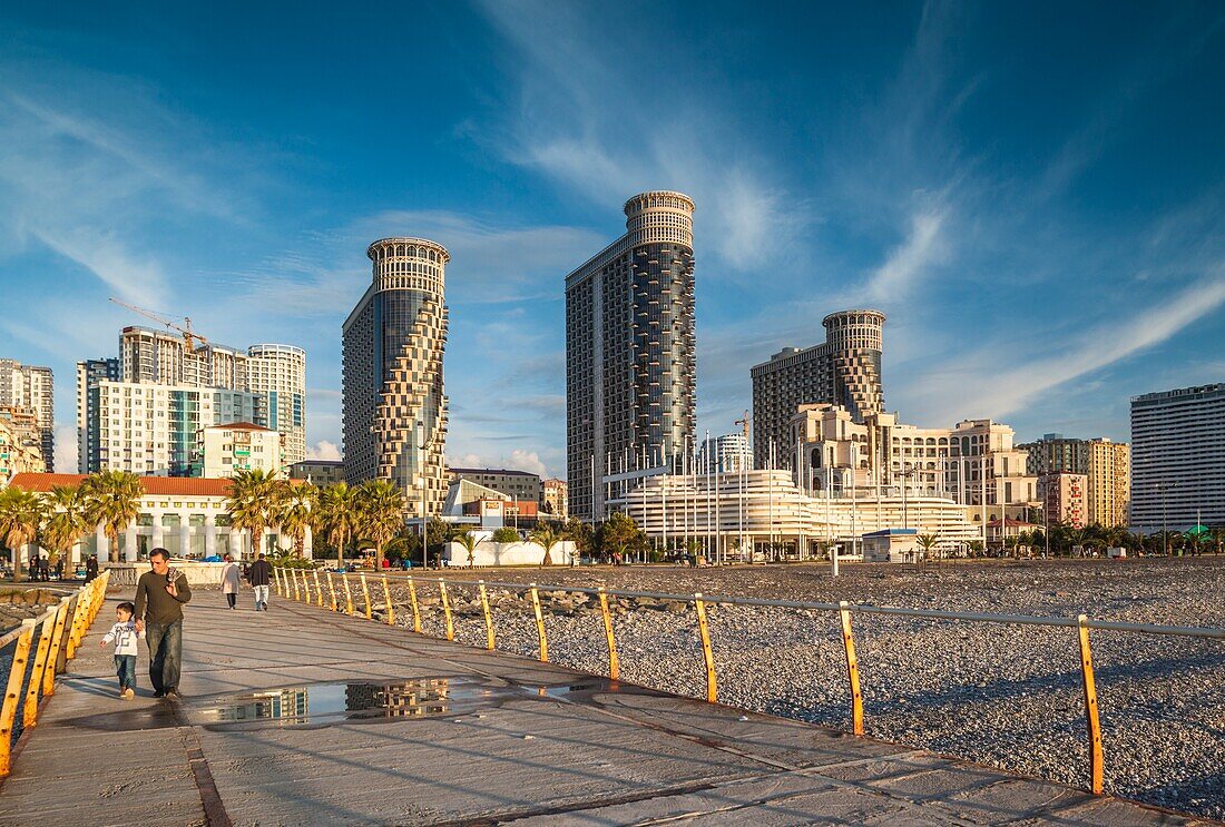 Georgien, Batumi, Batumi Boulevard, Strandpromenade, Architektur.