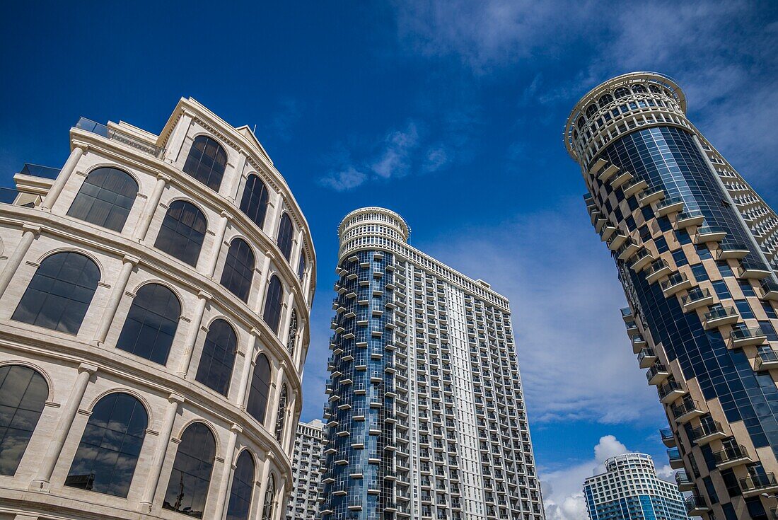 Georgia, Batumi, Batumi Boulevard Strandpromenade, neue Architektur.