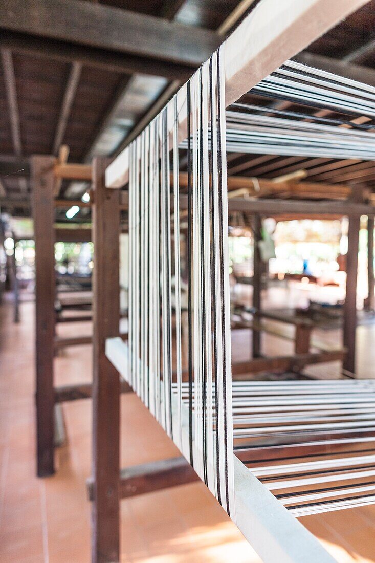 Laos, Vientiane, traditioneller laotischer Textilwebstuhl.