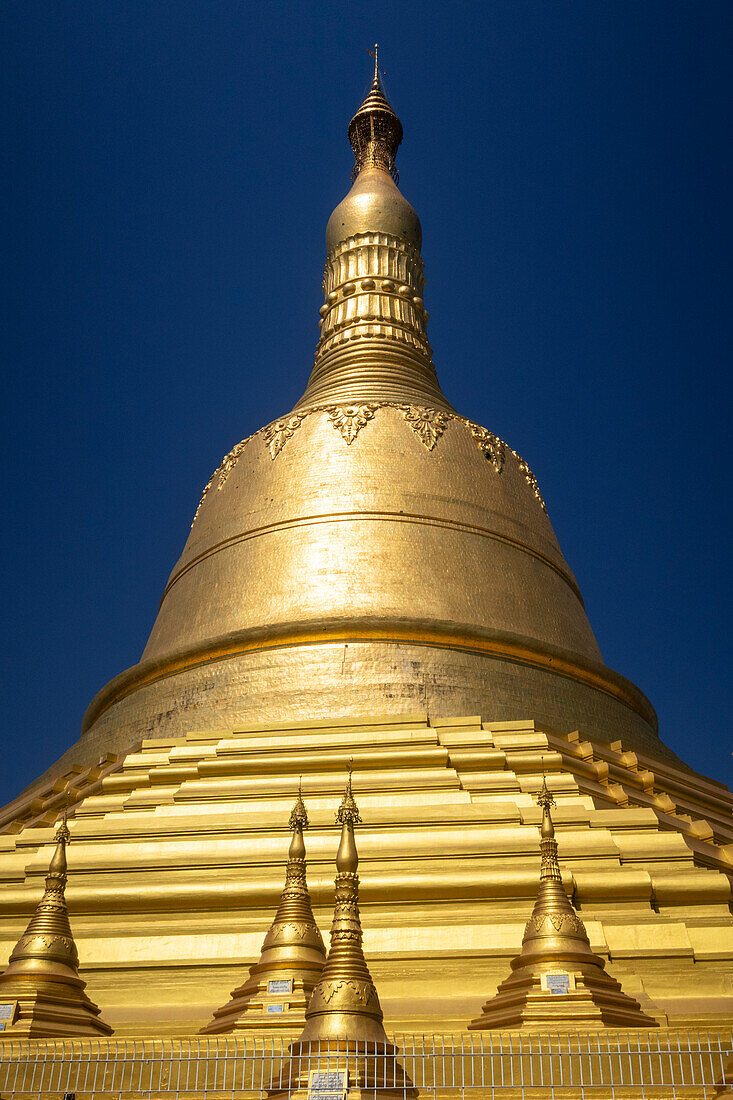 Buddhistische religiöse Stätte der Shwedagon-Pagode in Yangon, Myanmar, Asien