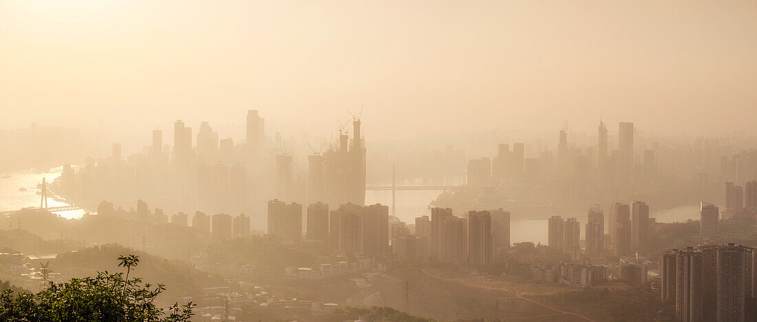 Chongqing im Nebel oder Verschmutzungssmog