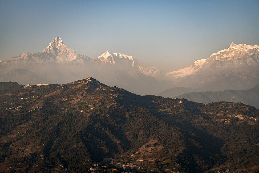 Blick nach Sarangkot mit Machapucharé Berg bei Pokhara, Kaski, Nepal, Himalaya, Asien