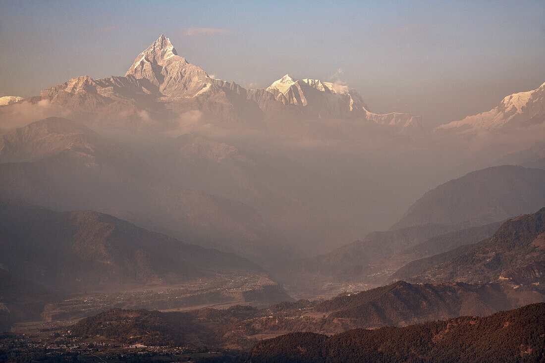 Blick von Sarangkot auf Machapucharé Berg bei Pokhara, Kaski, Nepal, Himalaya, Asien