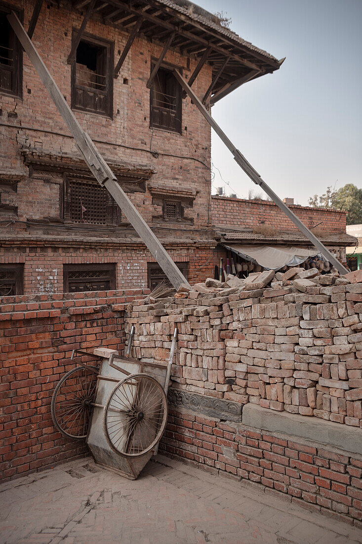 Construction work after the earthquake in Bhaktapur, Nepal, Himalayas, Asia