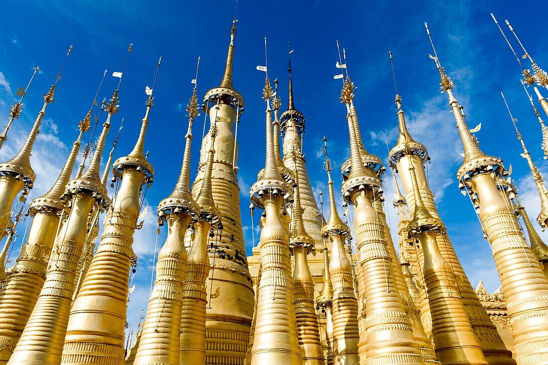 Myanmar (ex Birmanie). Inle lake. Shan state. Shwe Indein Pagoda.