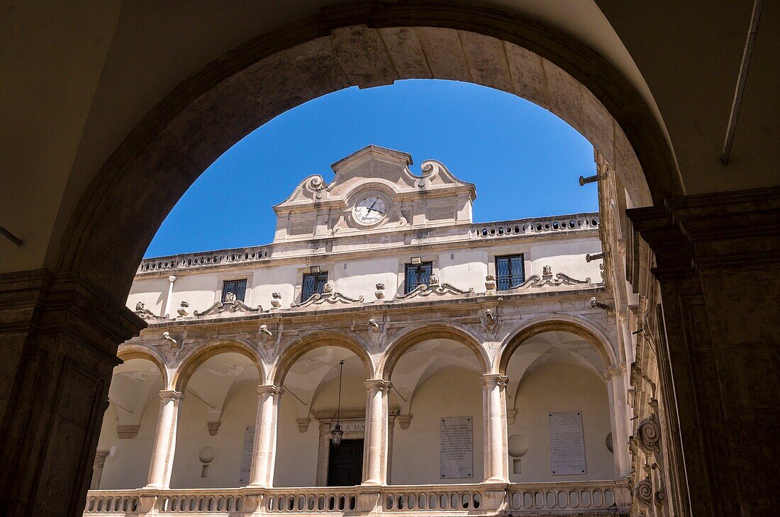 Kreuzgang, Universität Catania, Catania, Sizilien, Italien.