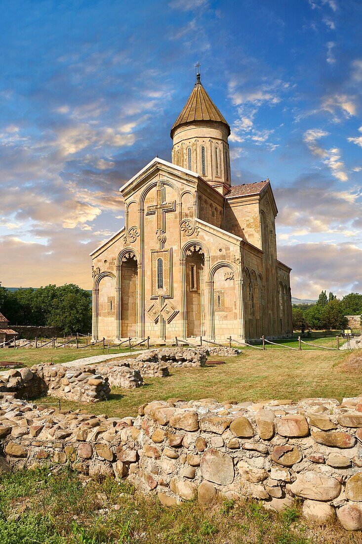 Samtavisi Georgisch-Orthodoxe Kathedrale, 11. Jahrhundert, Region Shida Karti, Georgien (Land).