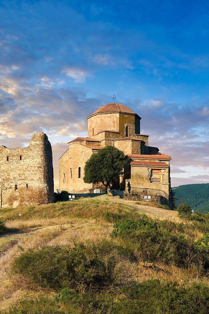 Jvari-Kloster, ein georgisch-orthodoxes Kloster aus dem 6. Jahrhundert in der Nähe von Mtskheta, Ostgeorgien. Ein UNESCO-Weltkulturerbe.
