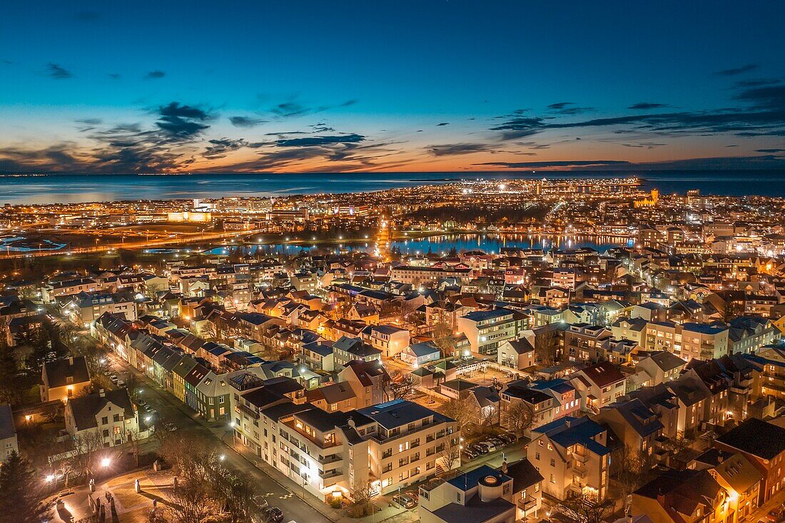 Reykjavik in der Dämmerung, Island.