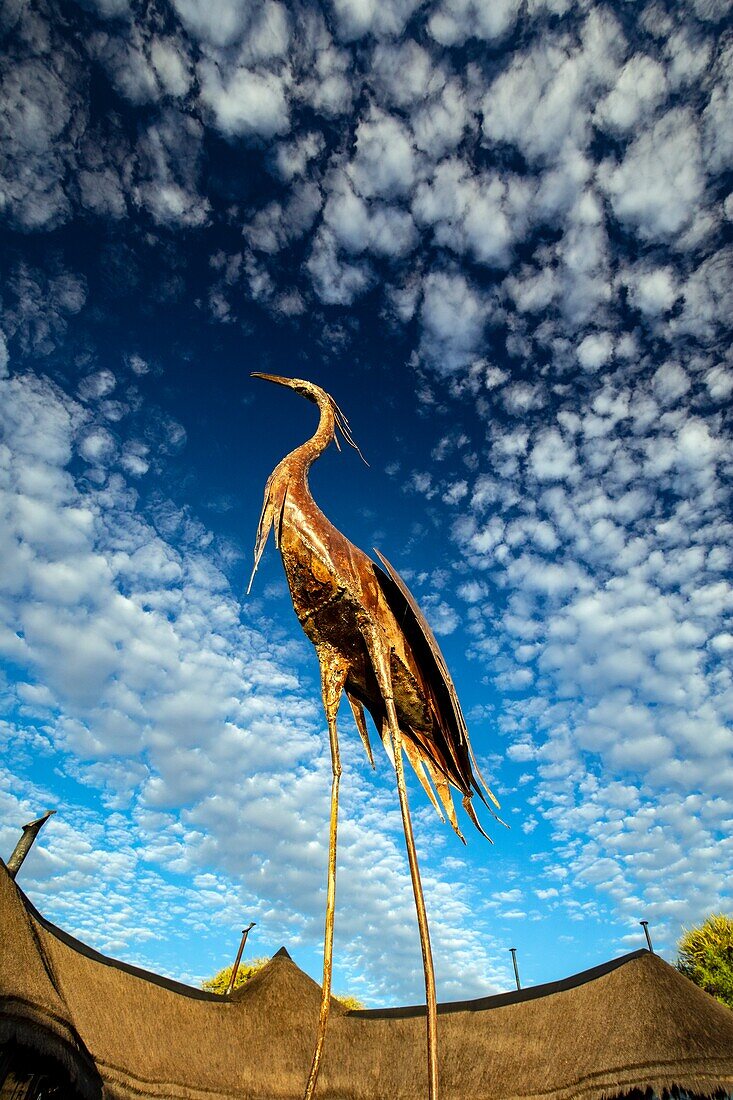 Heron-Statue im Okonjima Bush Camp, Naturschutzgebiet Okonjima, Namibia, Afrika.