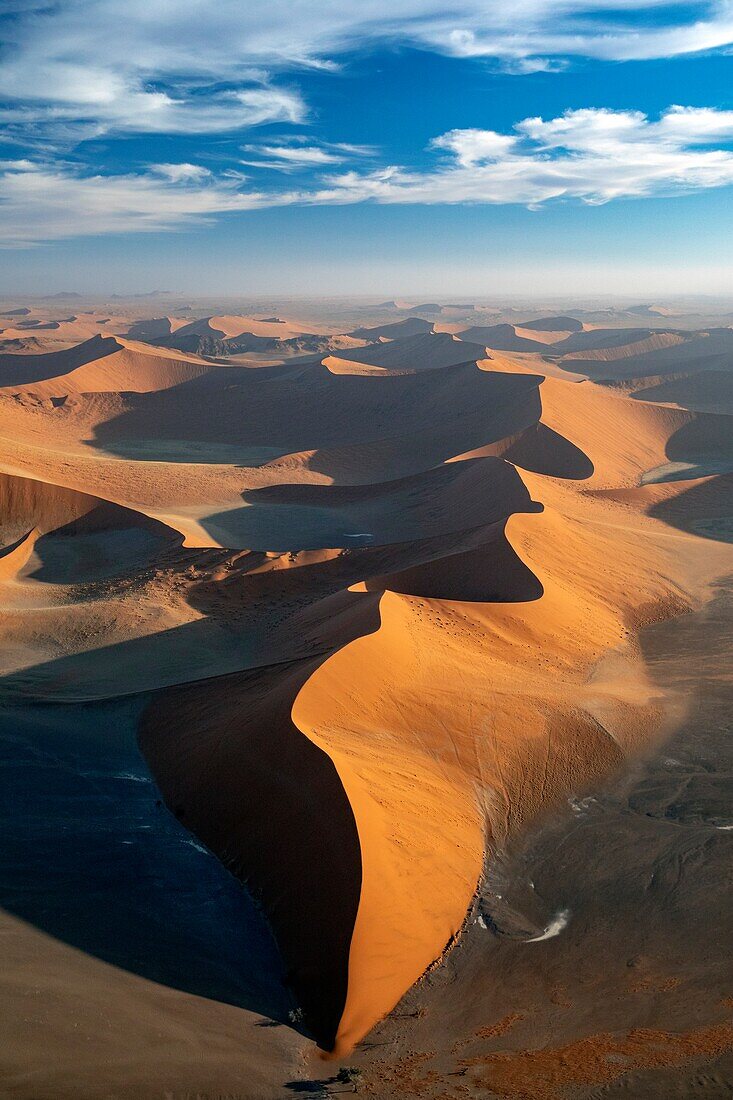 Luftaufnahme der Düne 45 - Namib-Naukluft-Nationalpark, Namibia, Afrika.