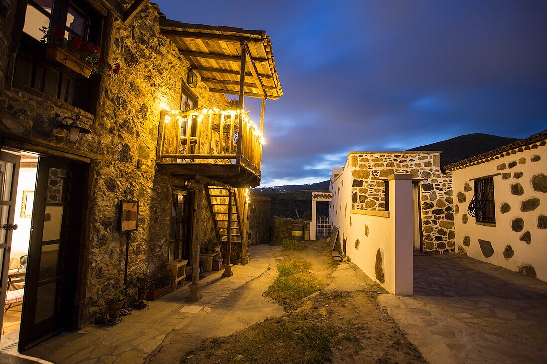 Alte Häuser in Charco del Pino bei Nacht in Teneriffa Kanarische Inseln Spanien.